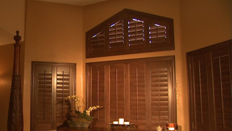 Wood plantation shutters